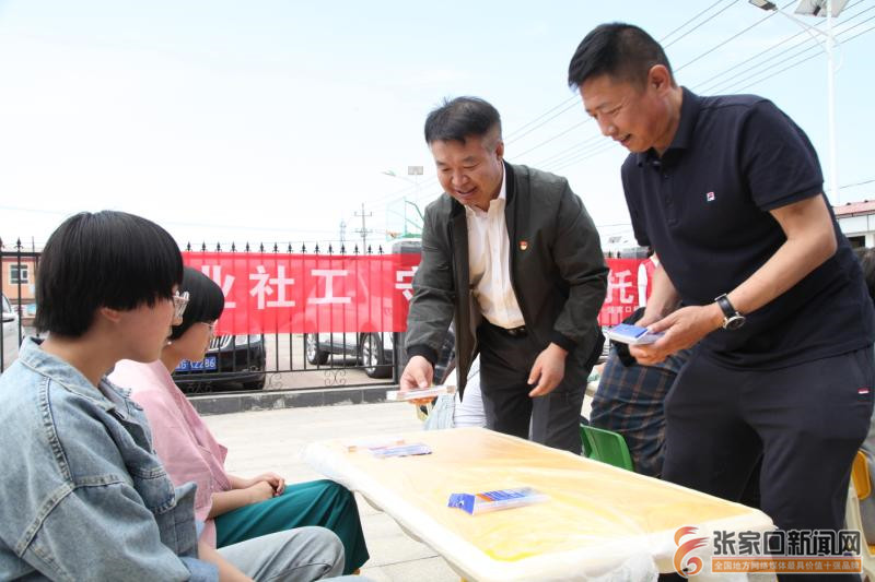 桥东区民政局组织开展关爱未成年爱心活动
