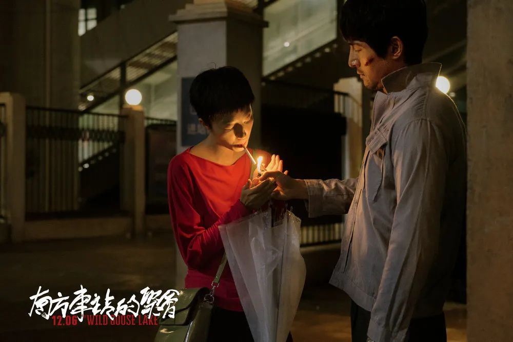 《南方车站的聚会》获“脏烟灰缸”奖;演员不露脸不能入围金球奖