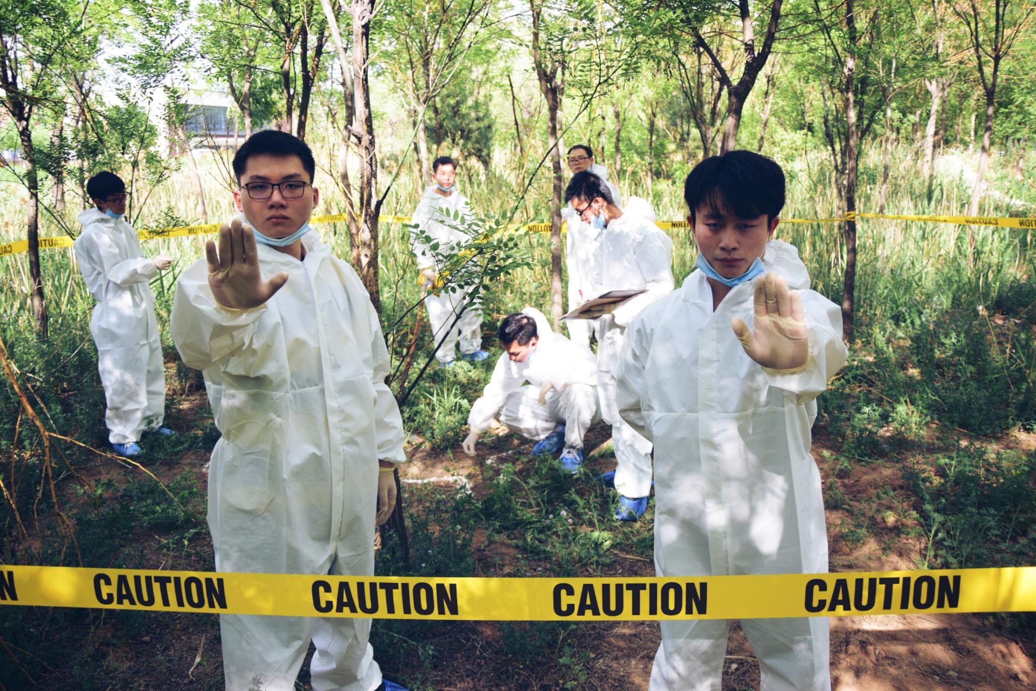 山西某高校法医学专业学生毕业照模拟“案发现