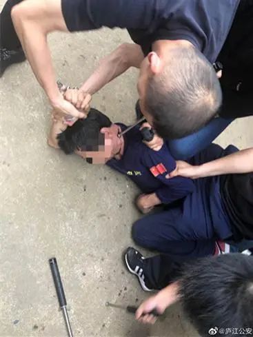安徽庐江警方发布的抓获嫌疑人的现场照片 截图