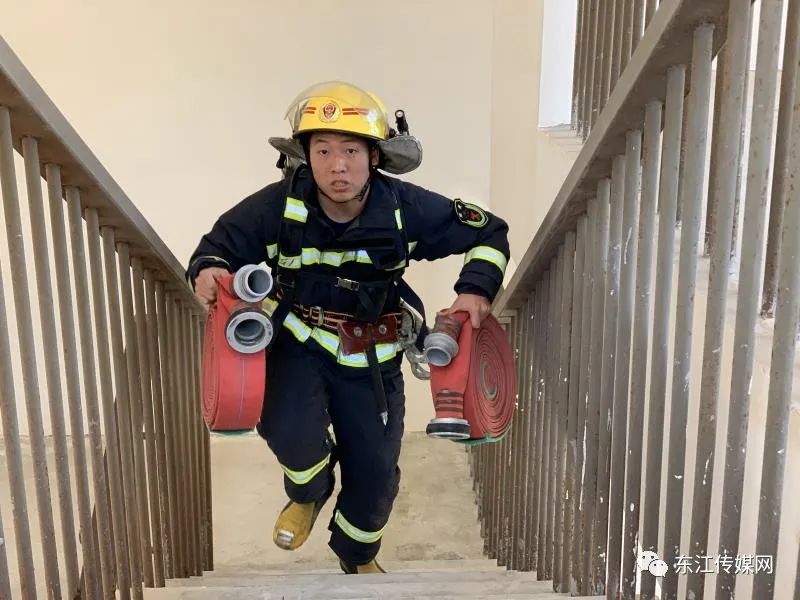 消防员出警慢被批评,查看监控视频后发现原因…… 消防员出警慢被批评,查看监控视频后发现原因……