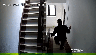 消防员出警慢被批评,查看监控视频后发现原因…… 消防员出警慢被批评,查看监控视频后发现原因……