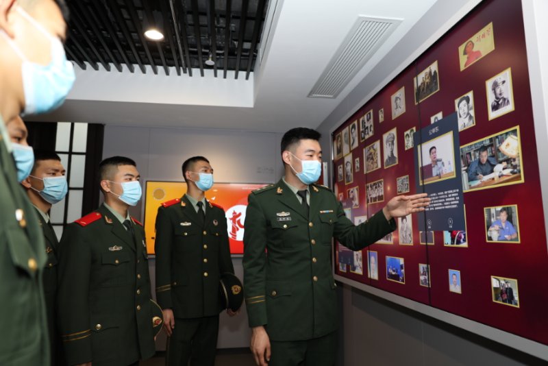 走错路?!团中央机关旧址来了位橄榄绿“一大讲解员”