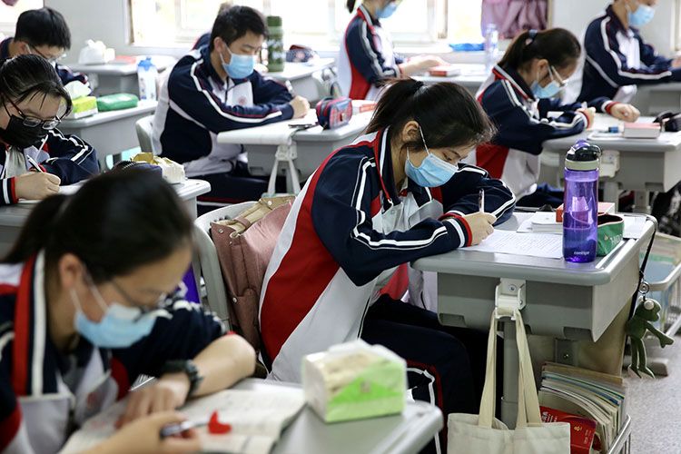 武汉高三学生复课 中职、技校毕业生同时返校
