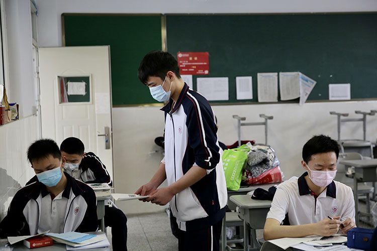 武汉高三学生复课 中职、技校毕业生同时返校