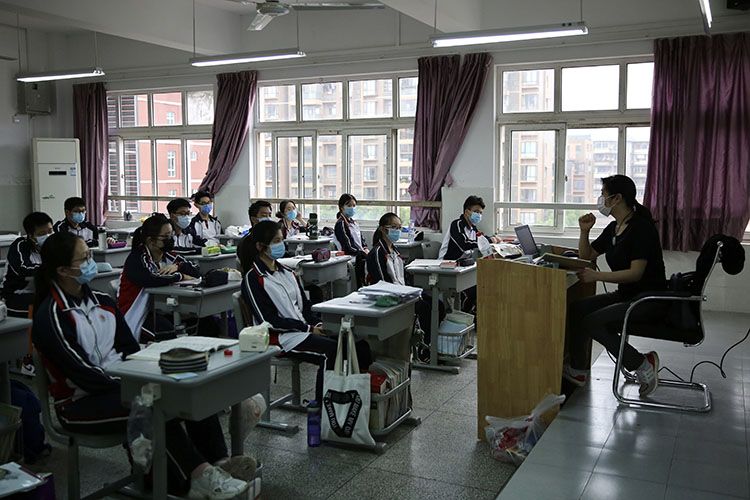 武汉高三学生复课 中职、技校毕业生同时返校