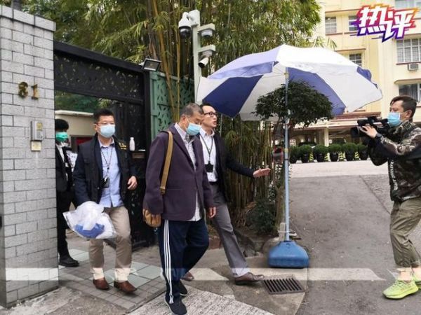  ▲资料图片：2月28日早上，香港警方将黎智英带往九龙城警署。（图片源自香港“东网”）