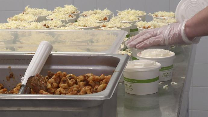 美智库报告：经济衰退导致美国近1/5儿童吃不饱