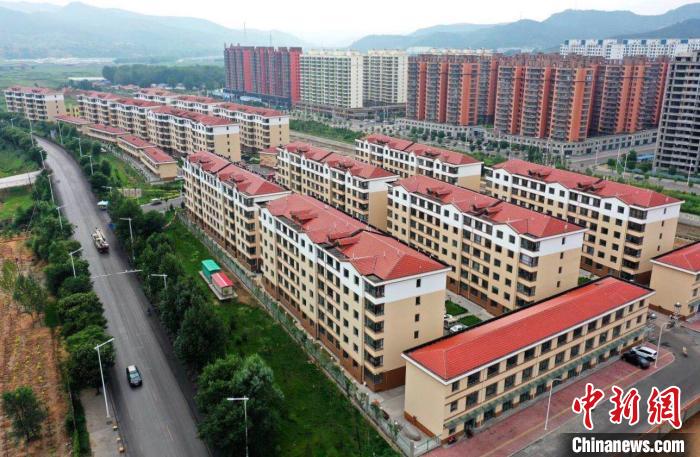 图为和顺县一个易地搬迁集中安置点。 卢煜 摄