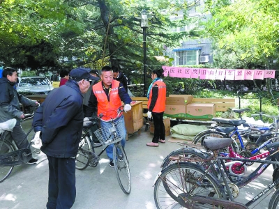 ▲社区里150多辆“僵尸”自行车被回收。