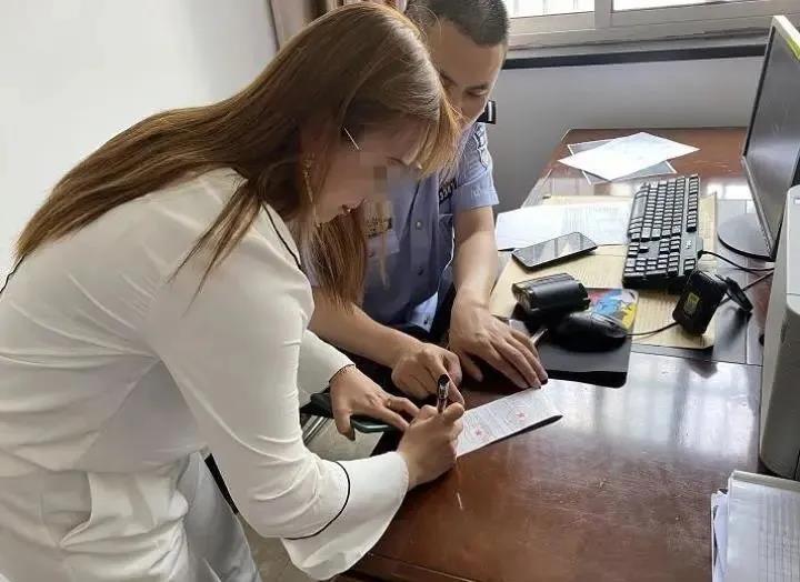 如何给女生送礼物不觉得尴尬 12f9-itmiwry1933917.jpg