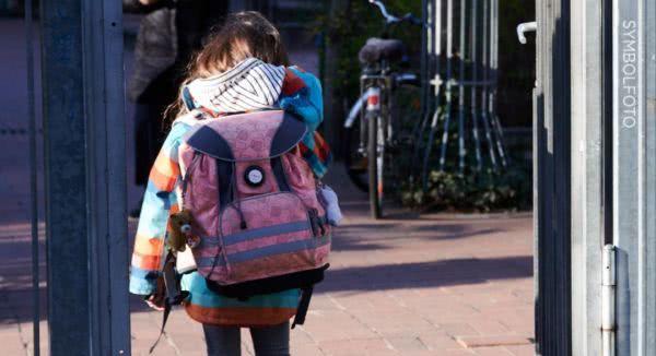 德国柏林多所小学出现新增确诊!勃兰登堡州却忙着取消口罩强制令,开放聚会