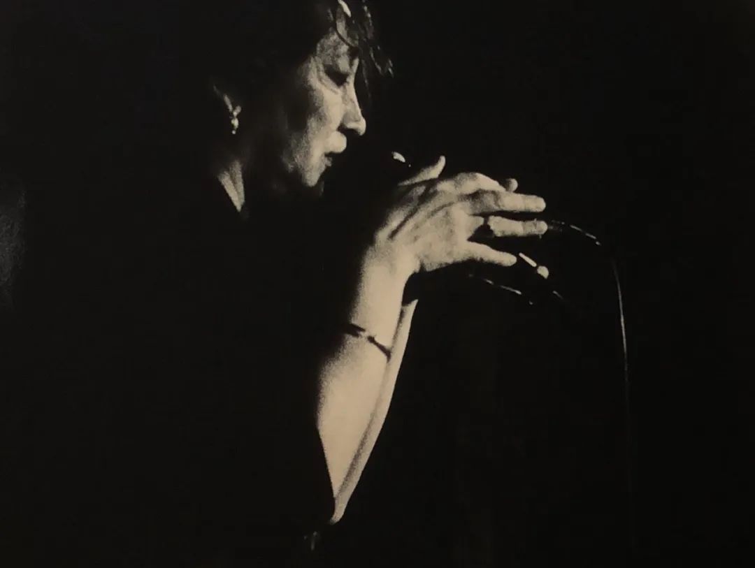 梅卡德尔《净化》短片及摄影作品首发:白噪音与黑影像