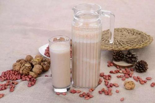 咖啡店的燕麦奶花生奶核桃奶哪种最健康营养师说出答案