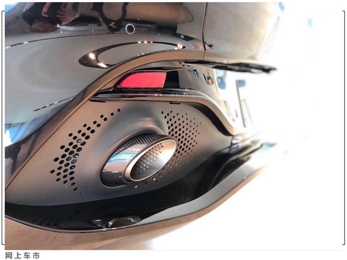 钱包捂不住了?阿斯顿·马丁SUV进店实拍,搭奔驰4.0T,年内交付