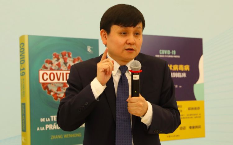 中国足协6月8日宣布聘请张文宏等人为“中国足球协会防疫专家”。 资料图片