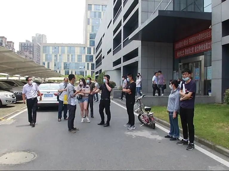 买房=入坑?高出物价局定价的那笔钱,究竟是谁拿了?