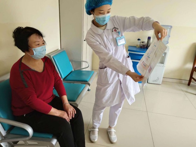 65岁白内障阿姨重返“清晰视界” 莱州同明中西医结合医院开展蔡司三焦点人工晶体植入手术