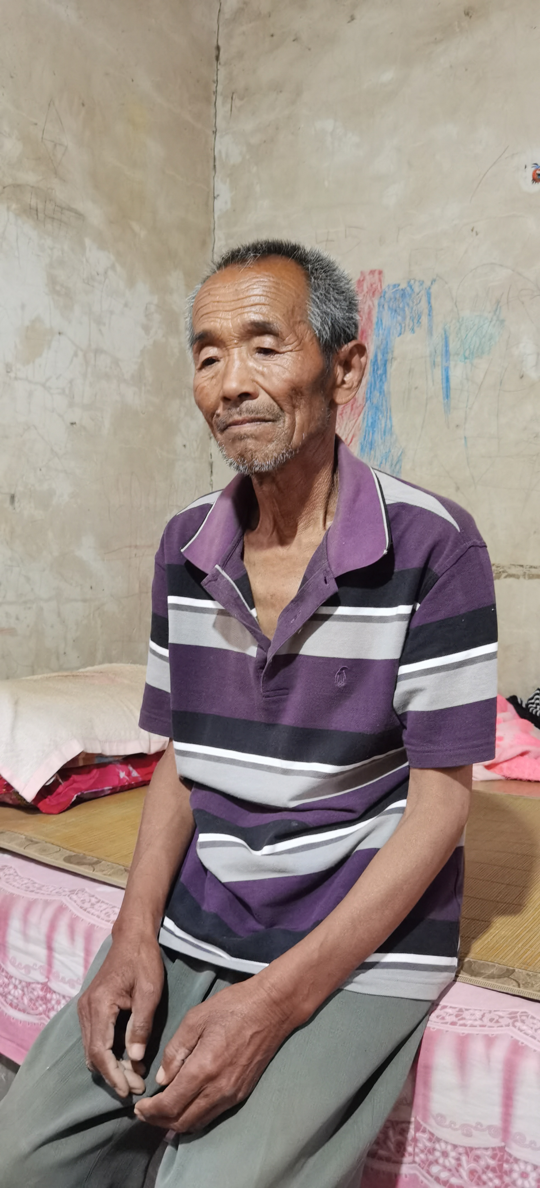 陈春秀父亲称高考结束后陈春秀一直在家中等录取通知书。新京报记者 齐超 摄