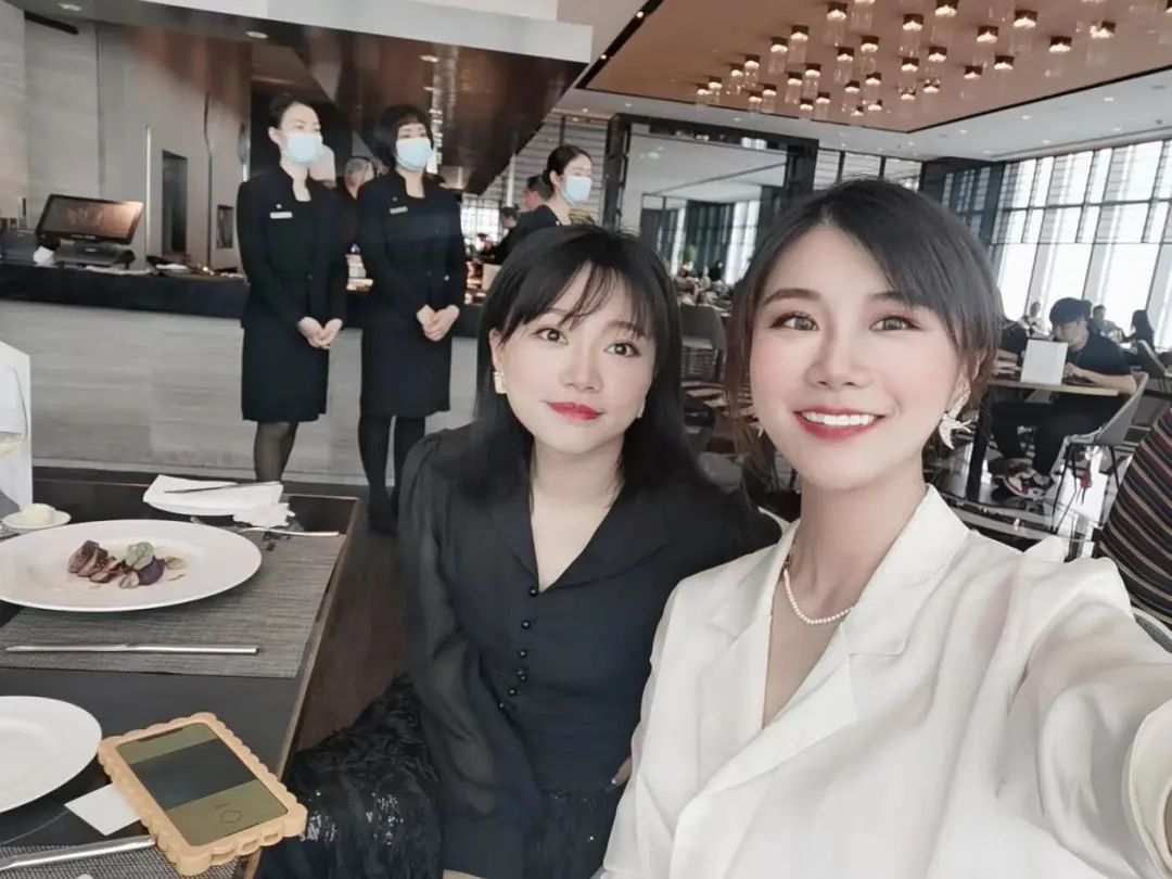 6月18日晨报君要首度直播“卖房”了,华为手机,Dior999等礼品等你来拿