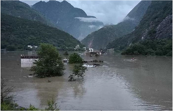 四川：丹巴县泥石流形成堰塞湖威胁下游6个乡镇17个村，2人失联