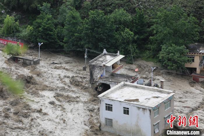 山洪泥石流冲垮的民房。丹巴宣提供