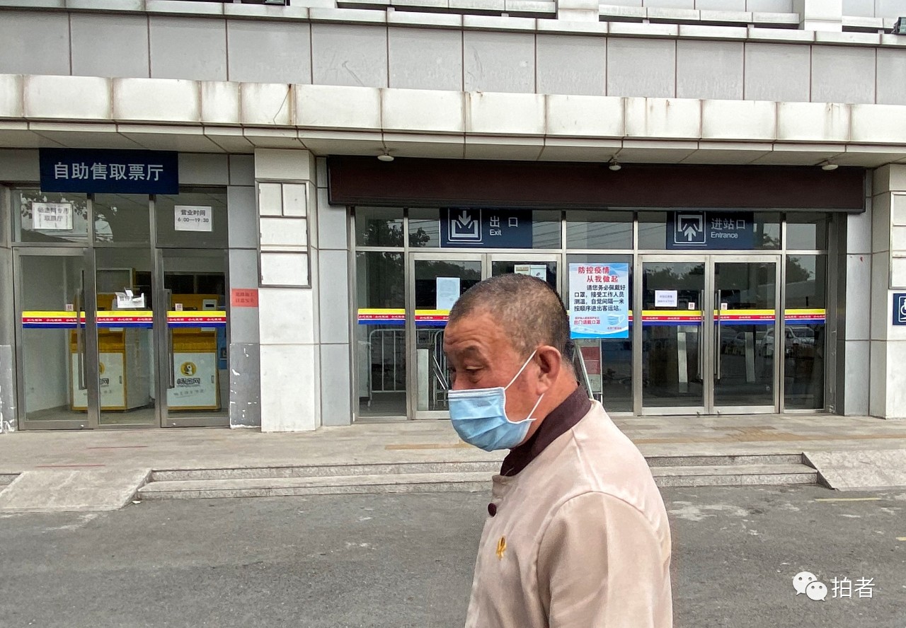 △6月17日,永定门客运站进站口已封闭,停息利用。拍照/新京报记者王贵彬
