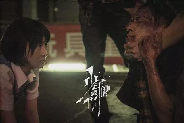 澳洲女孩被8个女生殴打,只因跟男生说了一句话