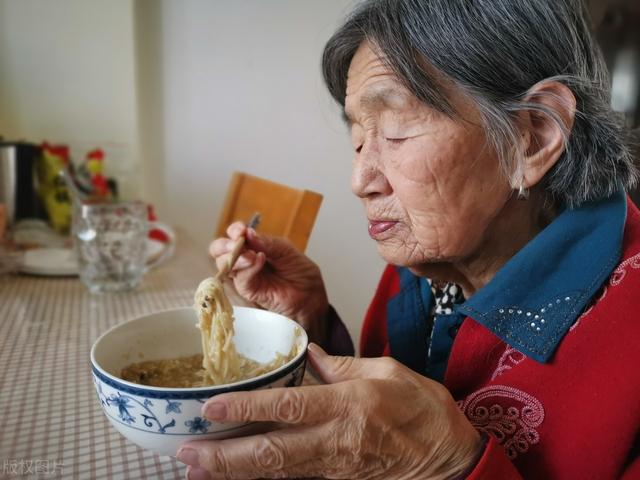 吃得多动得少,还不胖?中老年人需警惕,可能是隐藏的肠胃病