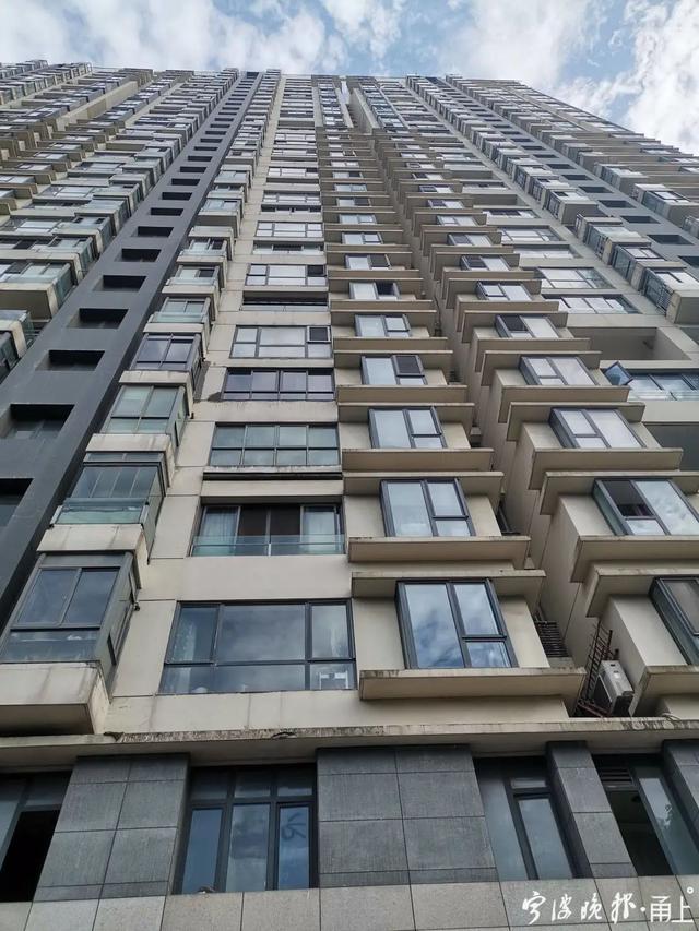 浙江小伙凌晨从10楼出租房坠落