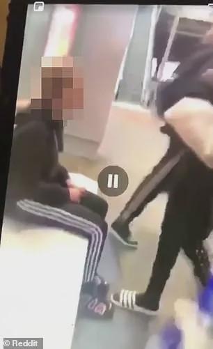澳洲女孩被8个女生殴打,只因跟男生说了一句话