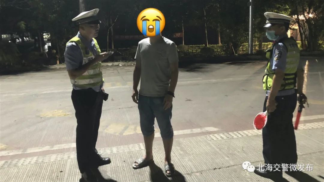 男子搭长途客车途中下车上厕所,一出来车不见了!北海交警带他追了10公里…