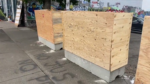 “国会山自治区”的“边界围墙”,来源:社交媒体