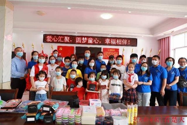 帮困境儿童实现微心愿,蓝丝带有一群爱心妈妈和爸爸