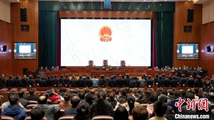 大同市中级人民法院依法对被告人柴斌、徐鹏等人涉黑案进行一审宣判。山西省高院供图