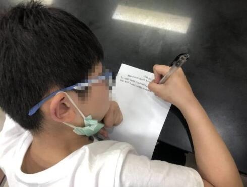 玩网游偷拿妈妈账户里3000元买装备,富阳一小男孩被父母带到派出所“自首”休闲区蓝鸢梦想 - Www.slyday.coM 玩网游偷拿妈妈账户里3000元买装备,富阳一小男孩被父母带到派出所“自首”休闲区蓝鸢梦想 - Www.slyday.coM