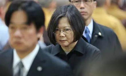 华盛顿都宵禁了,蔡英文人呢?