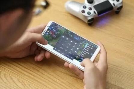 玩网游偷拿妈妈账户里3000元买装备,富阳一小男孩被父母带到派出所“自首”休闲区蓝鸢梦想 - Www.slyday.coM 玩网游偷拿妈妈账户里3000元买装备,富阳一小男孩被父母带到派出所“自首”休闲区蓝鸢梦想 - Www.slyday.coM