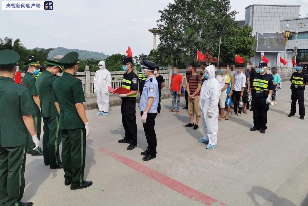 广西22名非法入境走私外籍人员结束刑期,被遣送出境