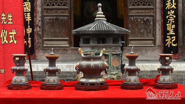 工艺美术大师曹安祥向伏羲庙捐赠“紫砂八卦如意祭器”