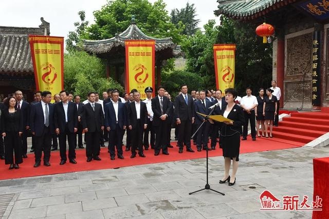 工艺美术大师曹安祥向伏羲庙捐赠“紫砂八卦如意祭器”
