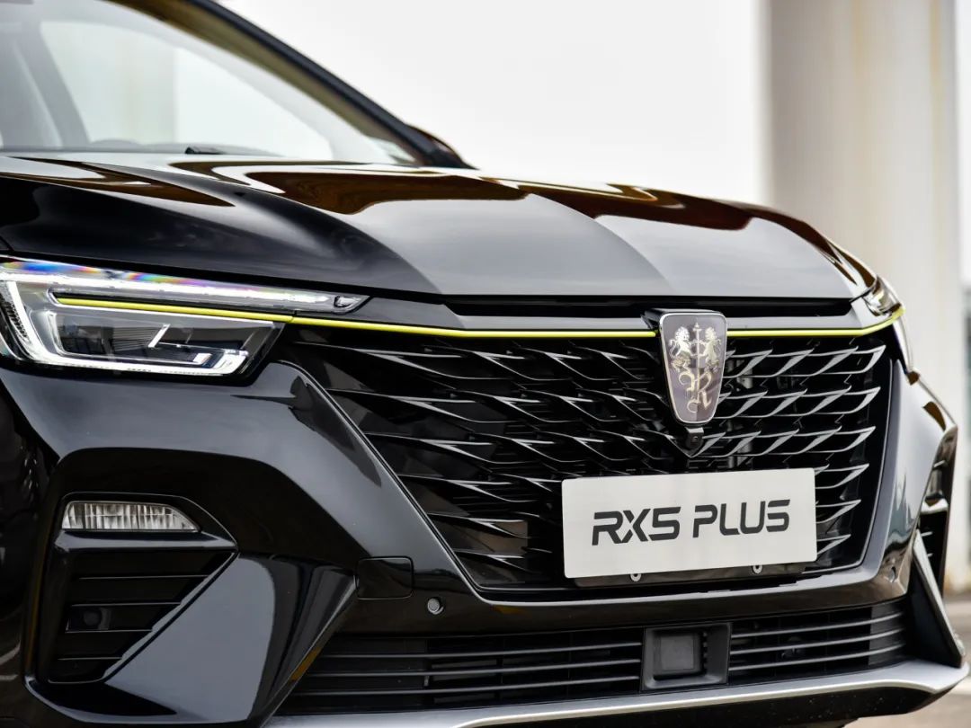 10万出头高性价比SUV!长安CS75 PLUS对比荣威RX5 PLUS!