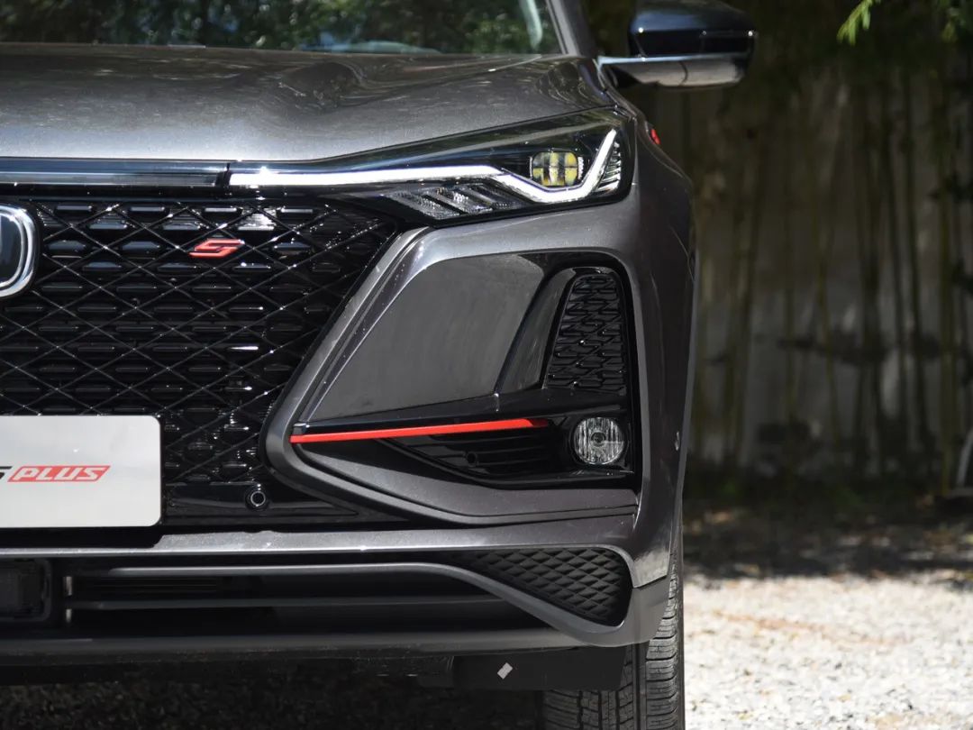 10万出头高性价比SUV!长安CS75 PLUS对比荣威RX5 PLUS!