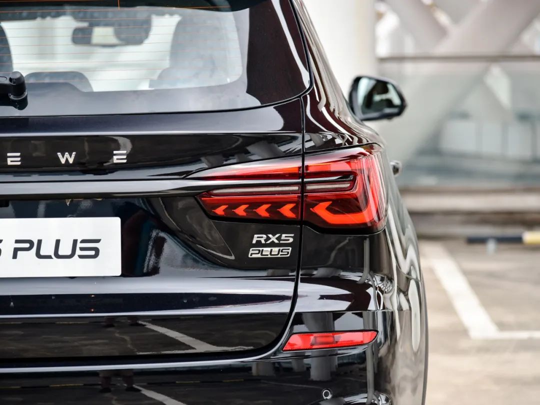 10万出头高性价比SUV!长安CS75 PLUS对比荣威RX5 PLUS!