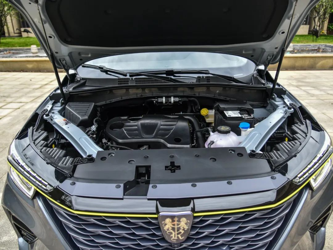 10万出头高性价比SUV!长安CS75 PLUS对比荣威RX5 PLUS!
