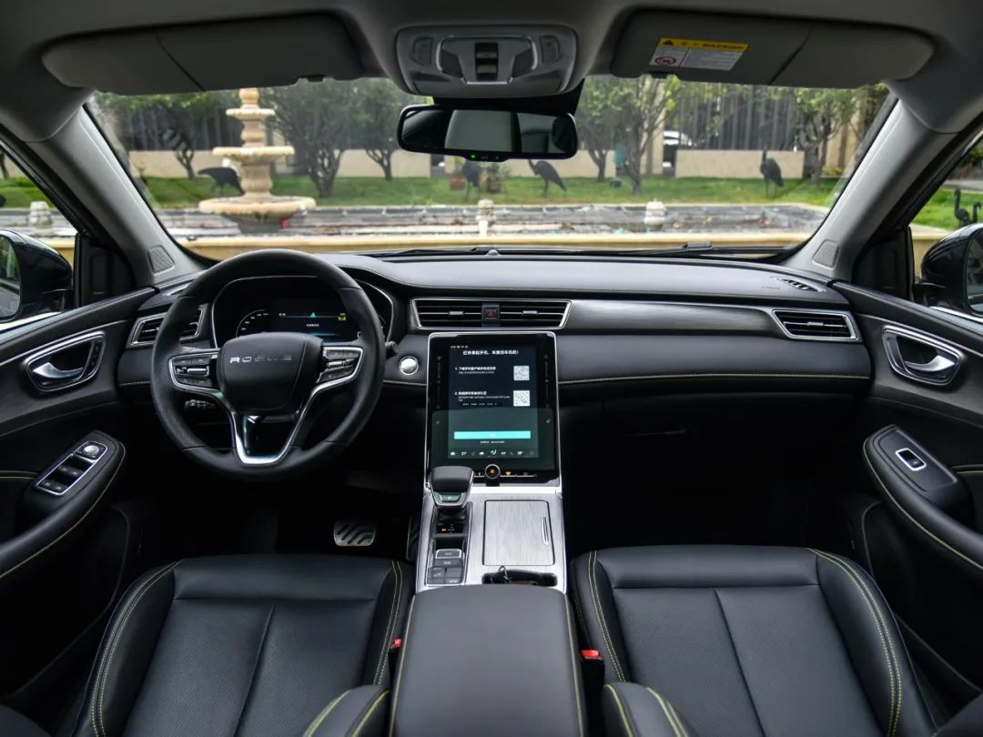 10万出头高性价比SUV!长安CS75 PLUS对比荣威RX5 PLUS!