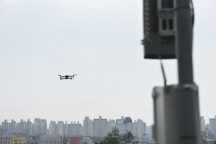 三星演示新系统:用AI无人机检测5G网络基站 降低工程师风险
