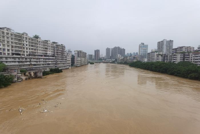 现场丨重庆首次洪水红色预警:一座城的“治与防”