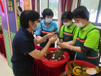沪台姐妹包粽友谊赛在崇明岛举行