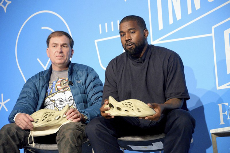 侃爷、卡戴珊频繁上脚!今夏最具「视觉侵略性」的 Yeezy 要来了!